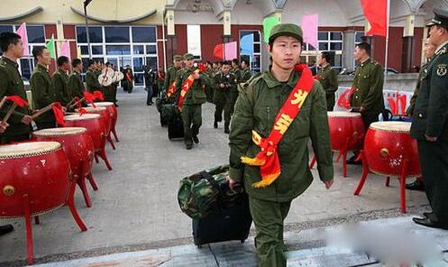 年满18周岁男性必须进行兵役登记，退役后可免试读成人学历 